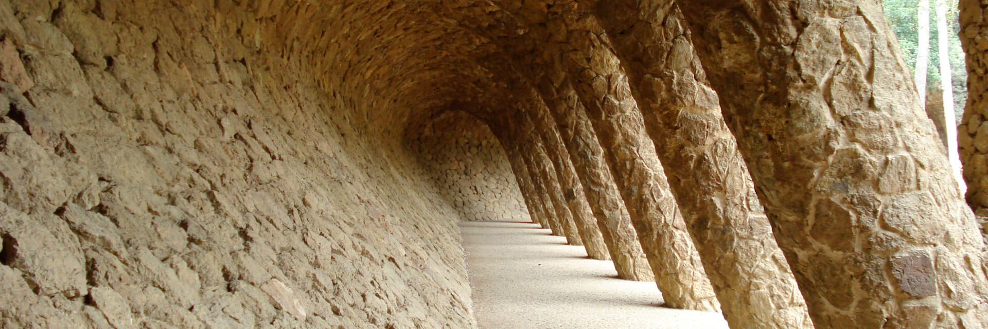 gli archi del Pak Guell a Barcellona