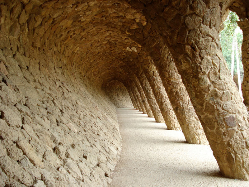 gli archi del Pak Guell a Barcellona