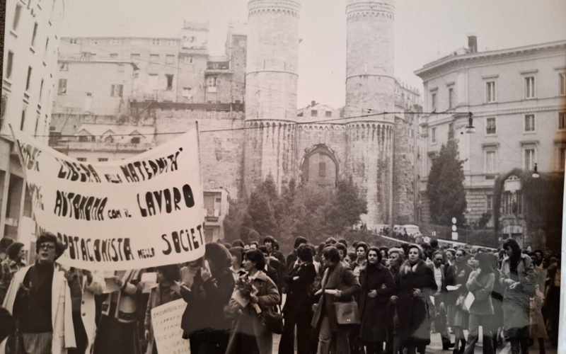 Libera nella maternità, autonoma con il lavoro, protagonista nella società. L'Udi nelle piazze genovesi.